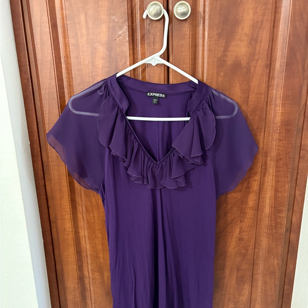 EXPRESS PURPLE LACY RUFFLE V-NECK SHORT SLEEVE TOP SIZE LARGE